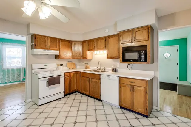 $405,000 | 1046 Martingale Drive, Bartlett, IL 60103