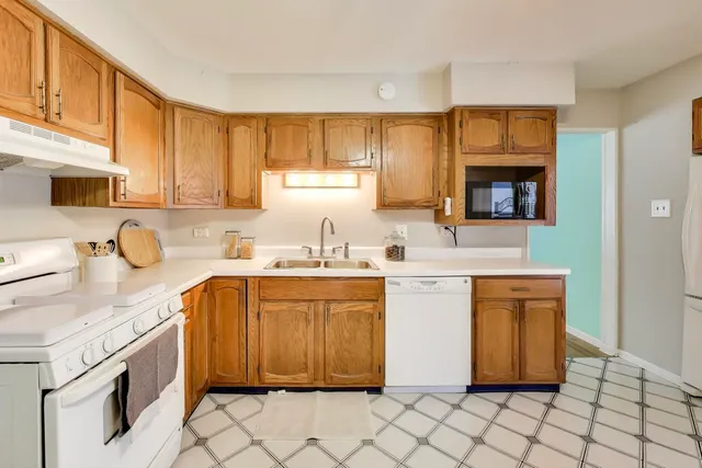 $405,000 | 1046 Martingale Drive, Bartlett, IL 60103