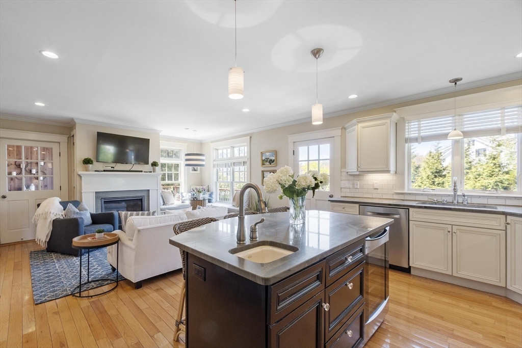 696 Main Street Concord, MA 01742 - Photo 7 of 37