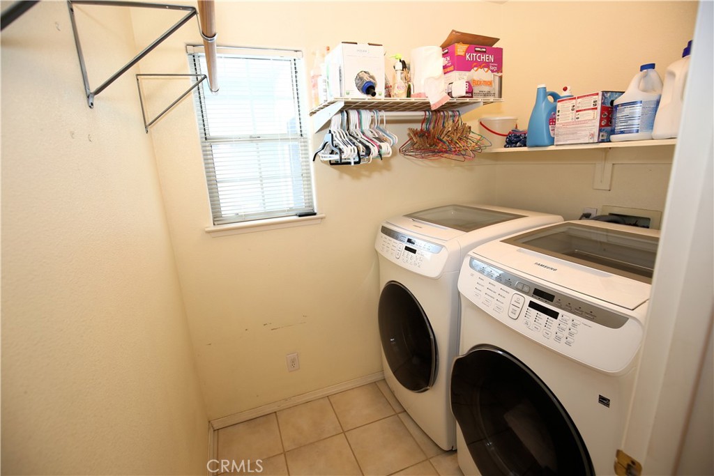 171 Bridgegate Lane Paso Robles, CA 93446 - Photo 14 of 37 a utility room with dryer and washer
