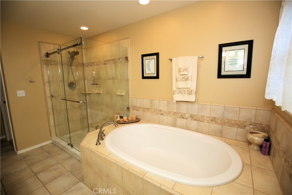 171 Bridgegate Lane Paso Robles, CA 93446 - Photo 25 of 37 a bathroom with a bathtub and a shower