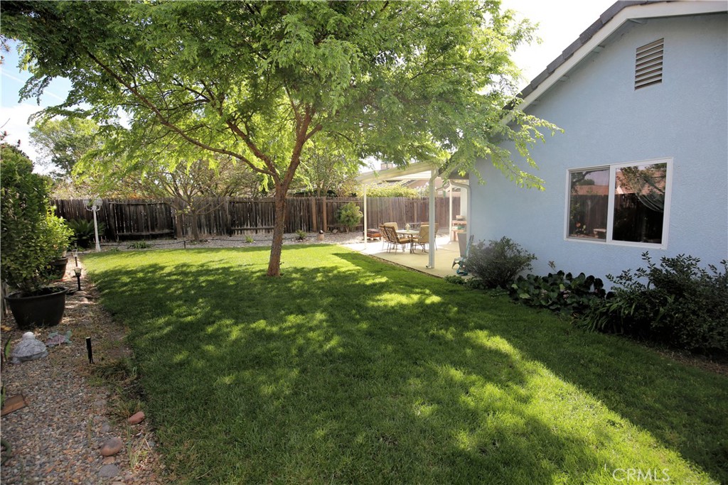 171 Bridgegate Lane Paso Robles, CA 93446 - Photo 33 of 37 a backyard of a house with lots of green space