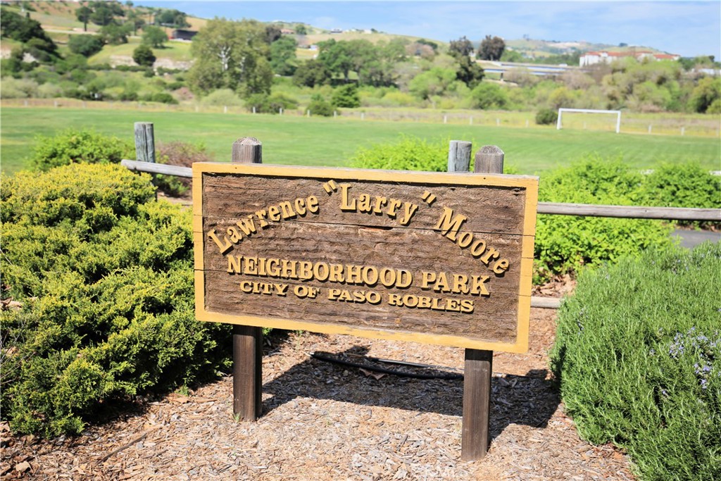 171 Bridgegate Lane Paso Robles, CA 93446 - Photo 34 of 37 a view of a park with an outdoor seating