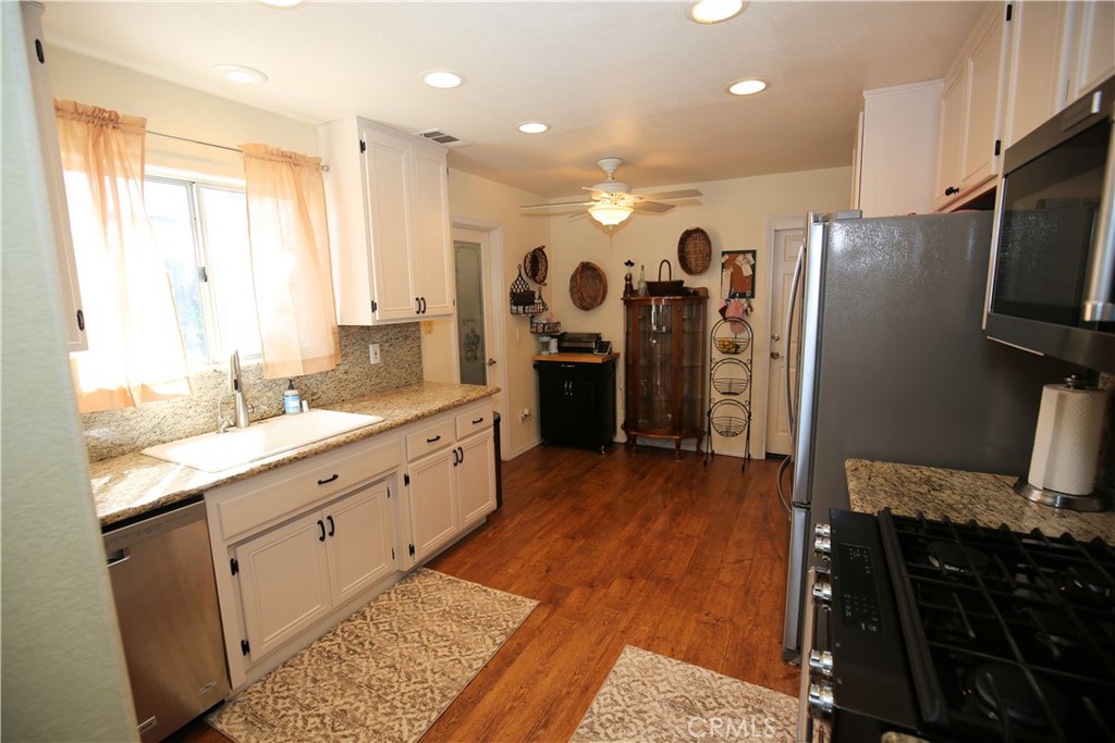 171 Bridgegate Lane Paso Robles, CA 93446 - Photo 10 of 37 a kitchen with stainless steel appliances granite countertop a refrigerator and a sink