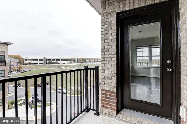 $2,850 | 9523 Bastille Street, Unit 1404, Fairfax, VA 22031