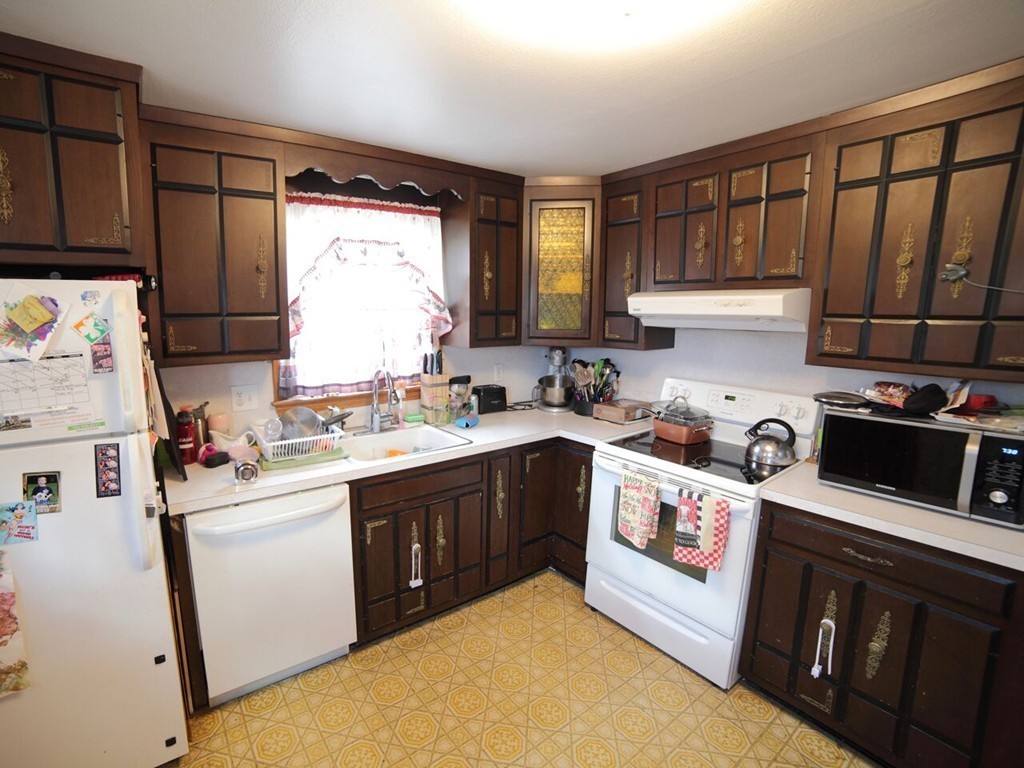 32 Janice Road Stoughton, MA 02072 - Photo 4 of 16 Gallery Image 4