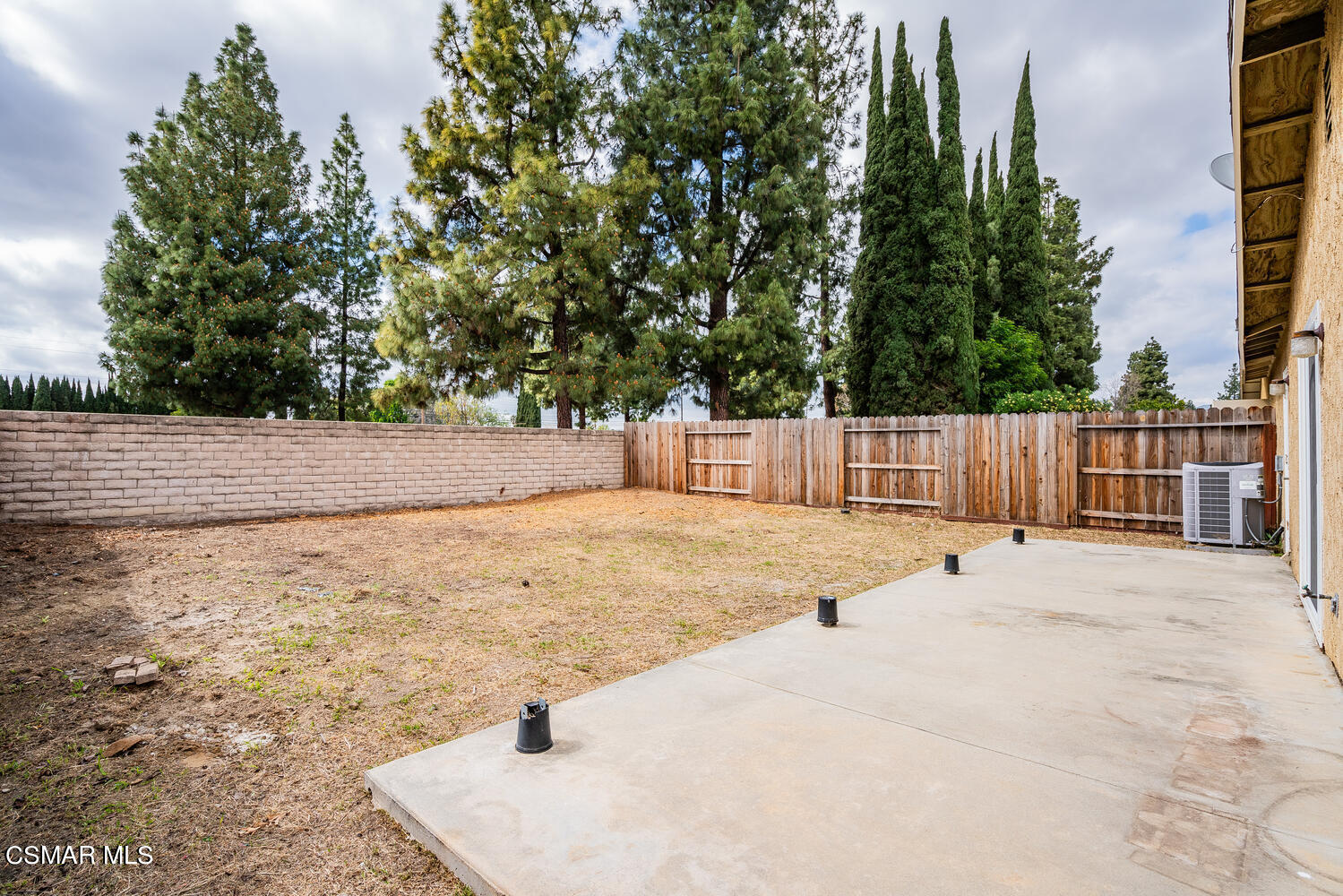 1753 Moreno Drive Simi Valley, CA 93063 - Photo 17 of 19 a view of a backyard of the house