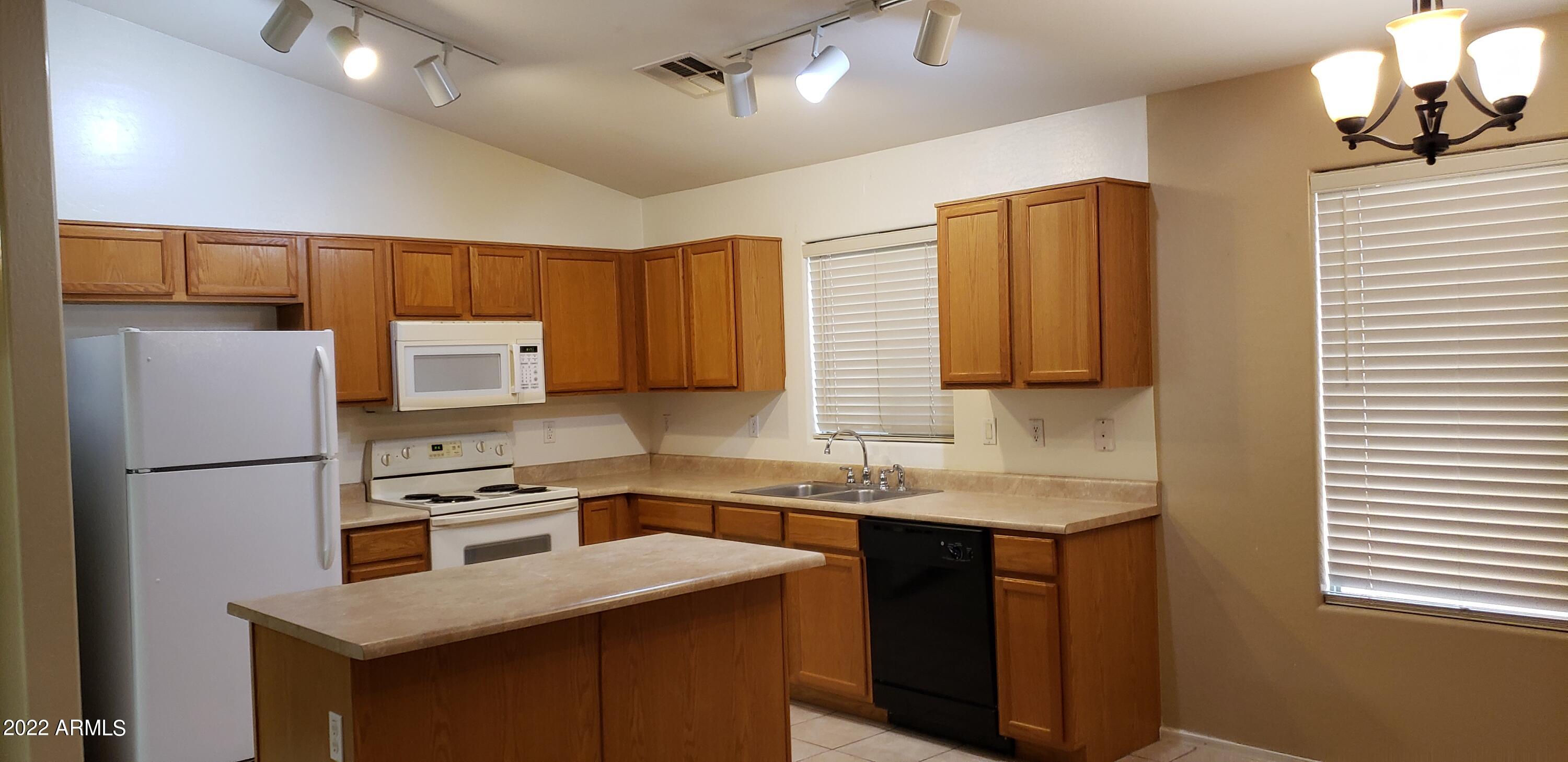 33237 North Double Bar Road Queen Creek, AZ 85144 - Photo 3 of 13 Kitchen