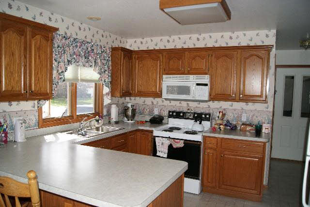 7240 Cinden Road Temperance, MI 48182 - Photo 6 of 20 Kitchen