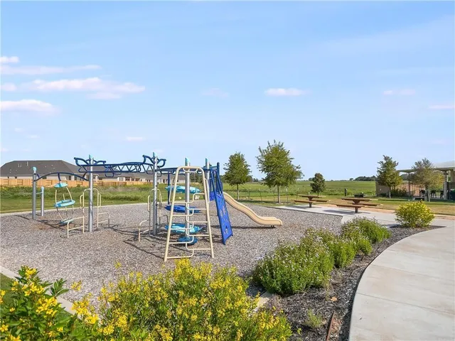 $2,400 | 123 Plumbago Loop, Bastrop, TX 78602