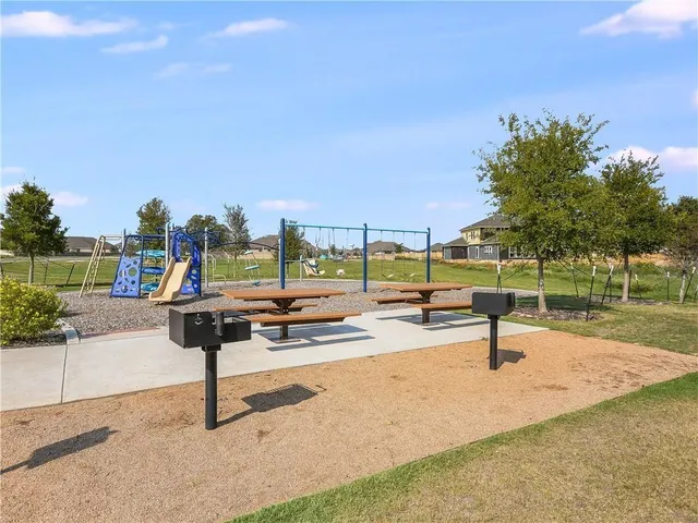 $2,400 | 123 Plumbago Loop, Bastrop, TX 78602