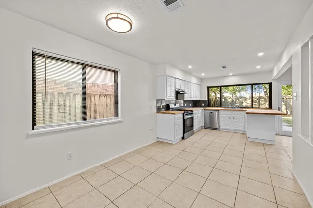 $1,825 | 16610 Carbridge Drive, Houston, TX 77084