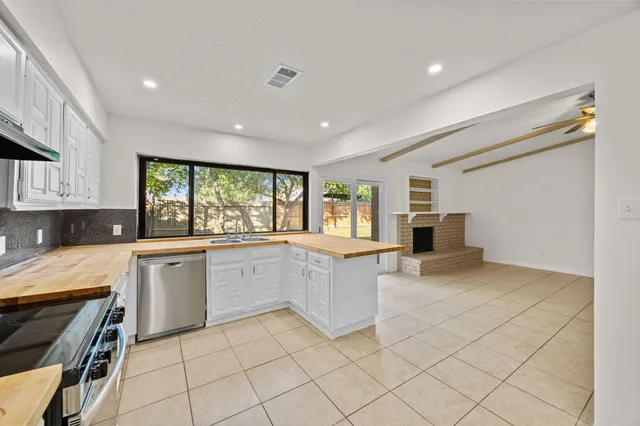 $1,825 | 16610 Carbridge Drive, Houston, TX 77084