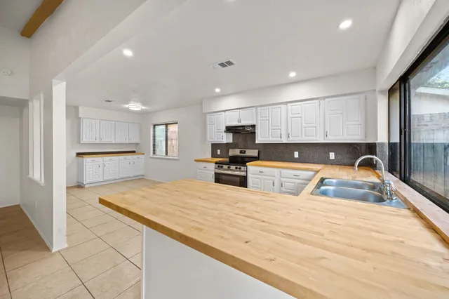 $1,825 | 16610 Carbridge Drive, Houston, TX 77084