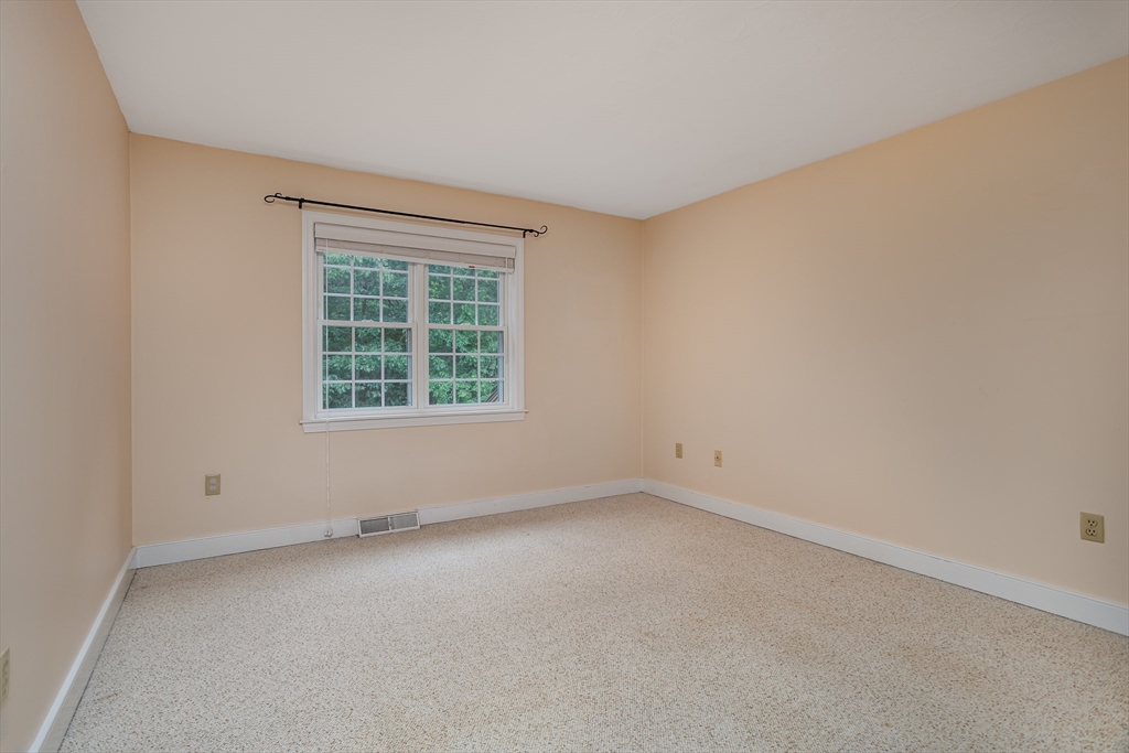 212 Ridgefield Circle, Unit 212B Clinton, MA 01510 - Photo 34 of 42