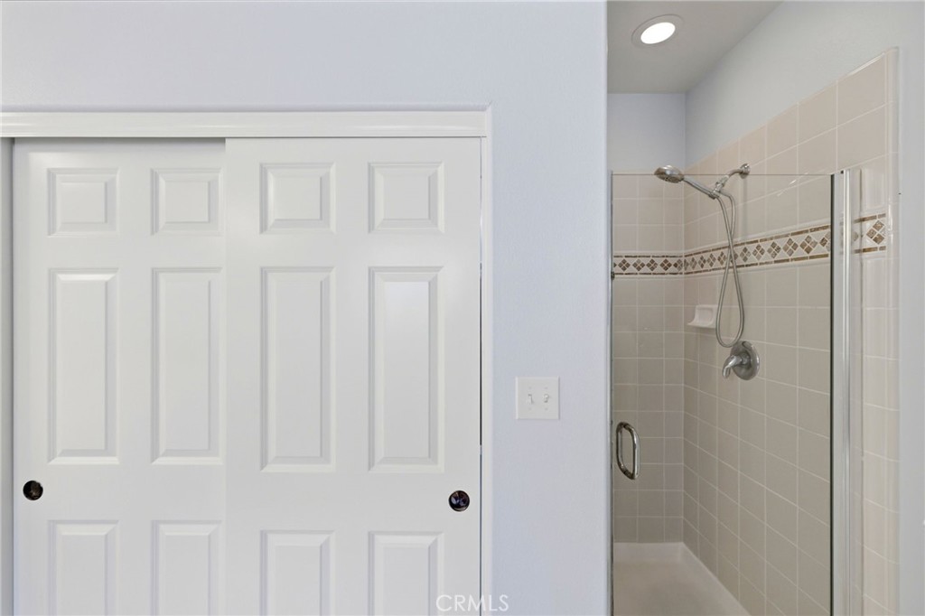17213 Noble View Circle Riverside, CA 92503 - Photo 22 of 52 Primary Bathroom