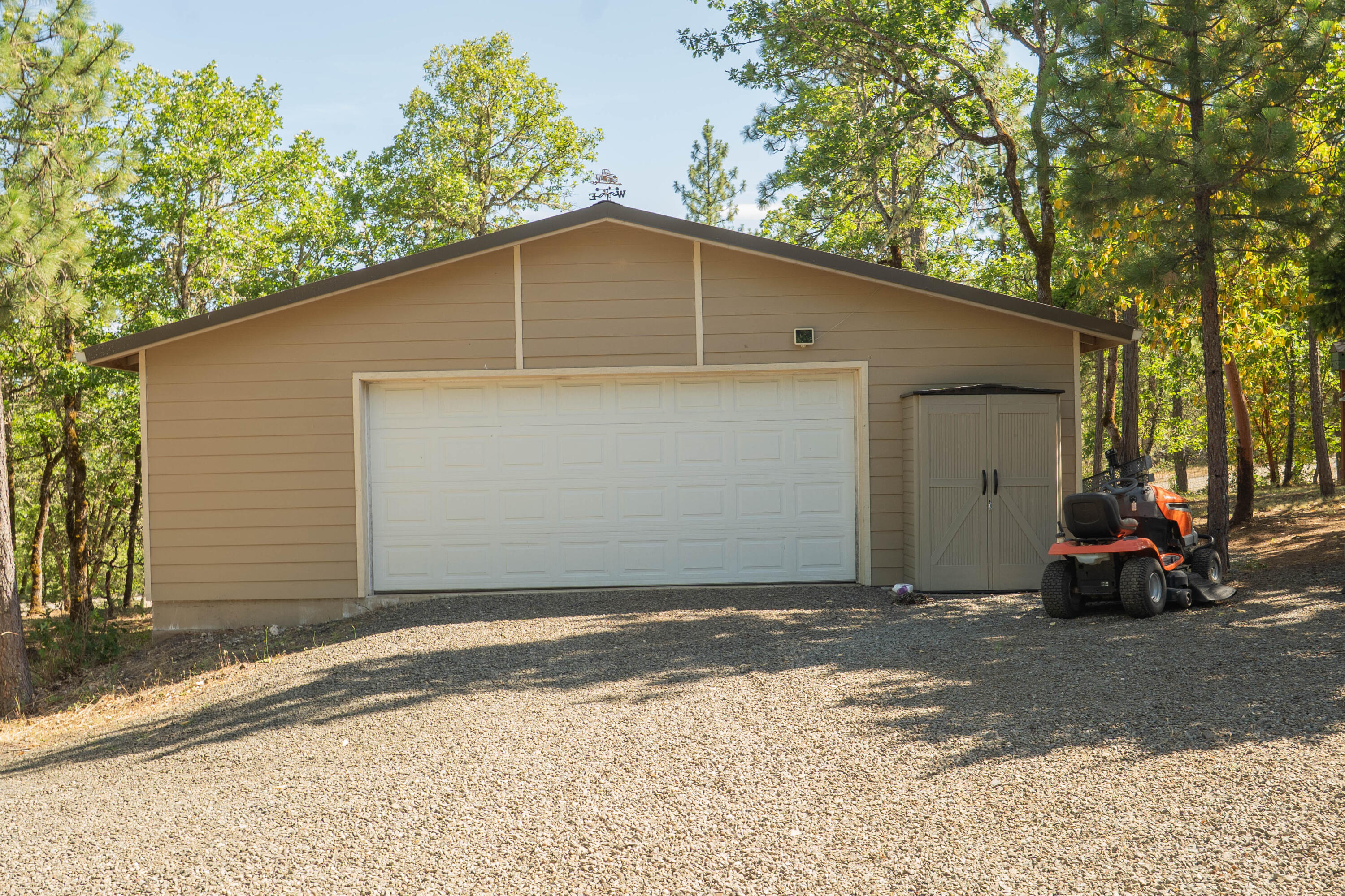 2080 Swingle Road Trail, OR 97541 - Photo 42 of 52 Oversized 2 car garage/shop in close prox to home.