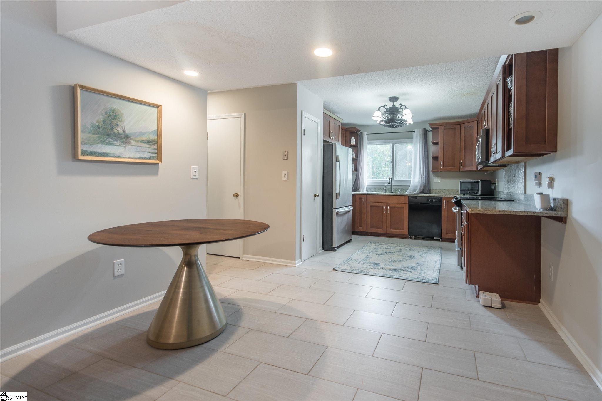 150 Stallings Road, Unit B6 Taylors, SC 29687 - Photo 7 of 20 Gallery Image 7
