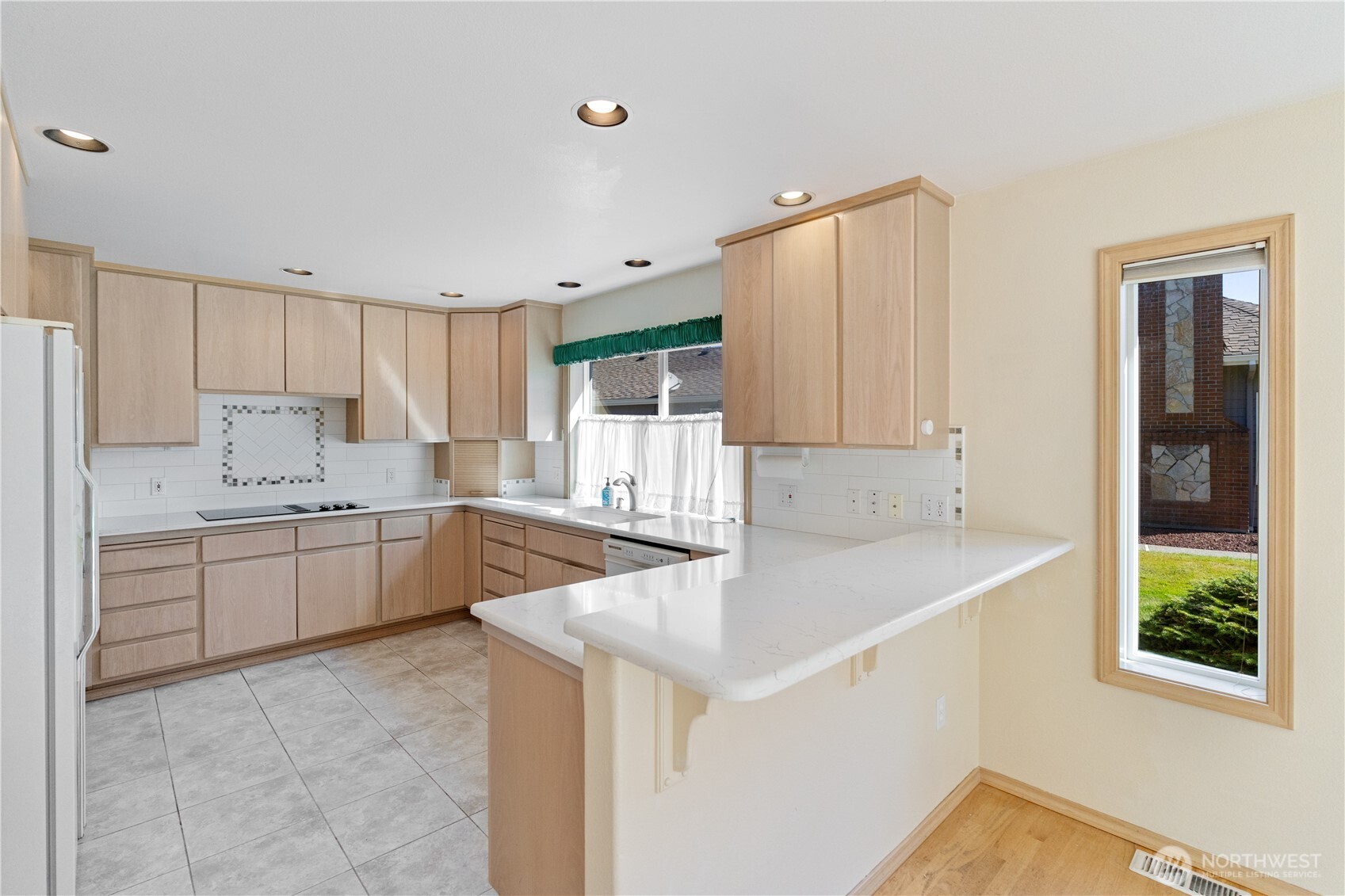 292 Foursome Drive Sequim, WA 98382 - Photo 11 of 32 a kitchen that has a sink and a stove in it