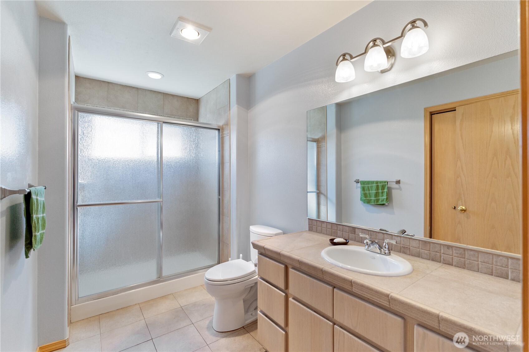 292 Foursome Drive Sequim, WA 98382 - Photo 24 of 32 a bathroom with a sink toilet and shower