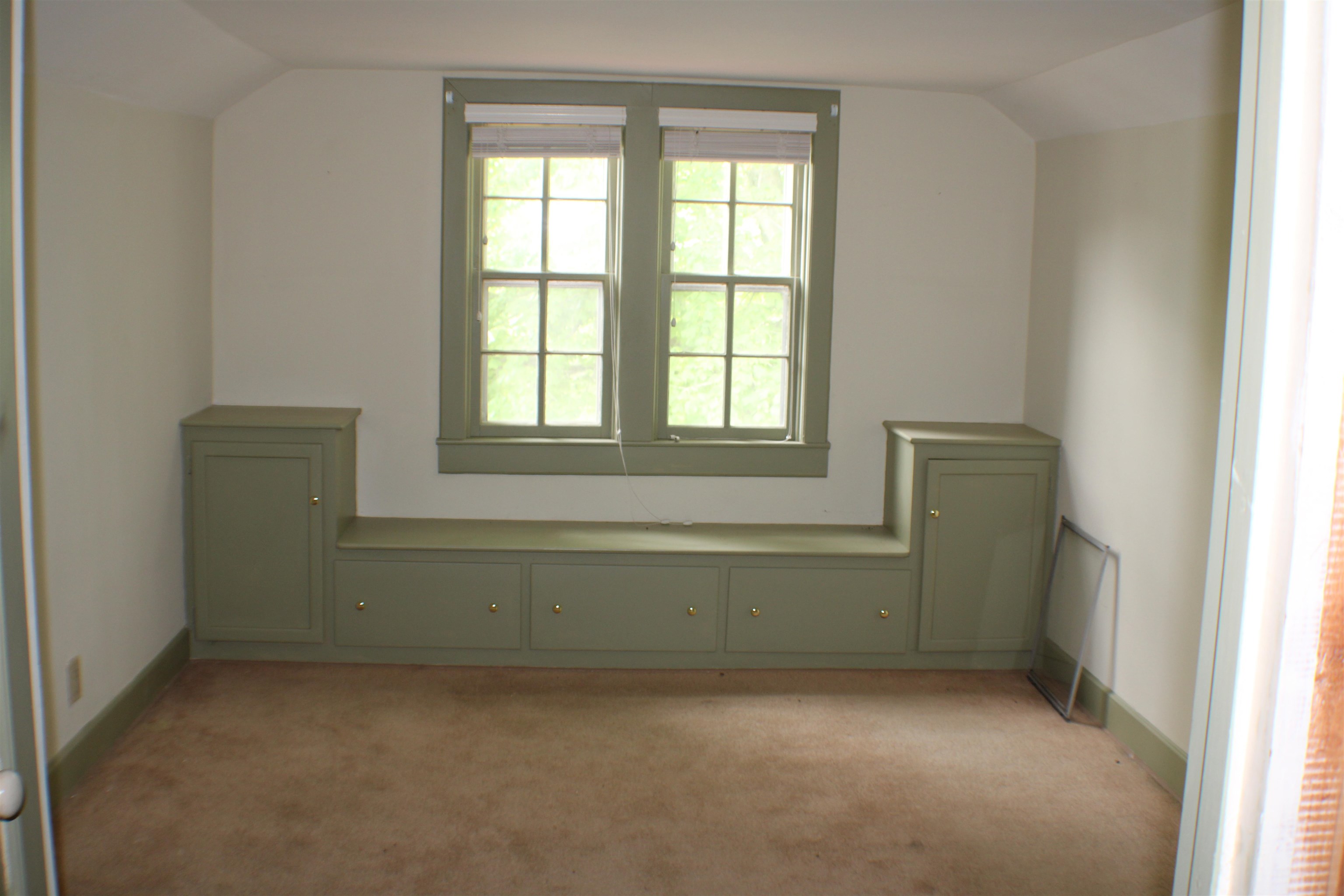 995 McKinley Road Middlebrook, VA 24459 - Photo 12 of 32 an empty room with a window