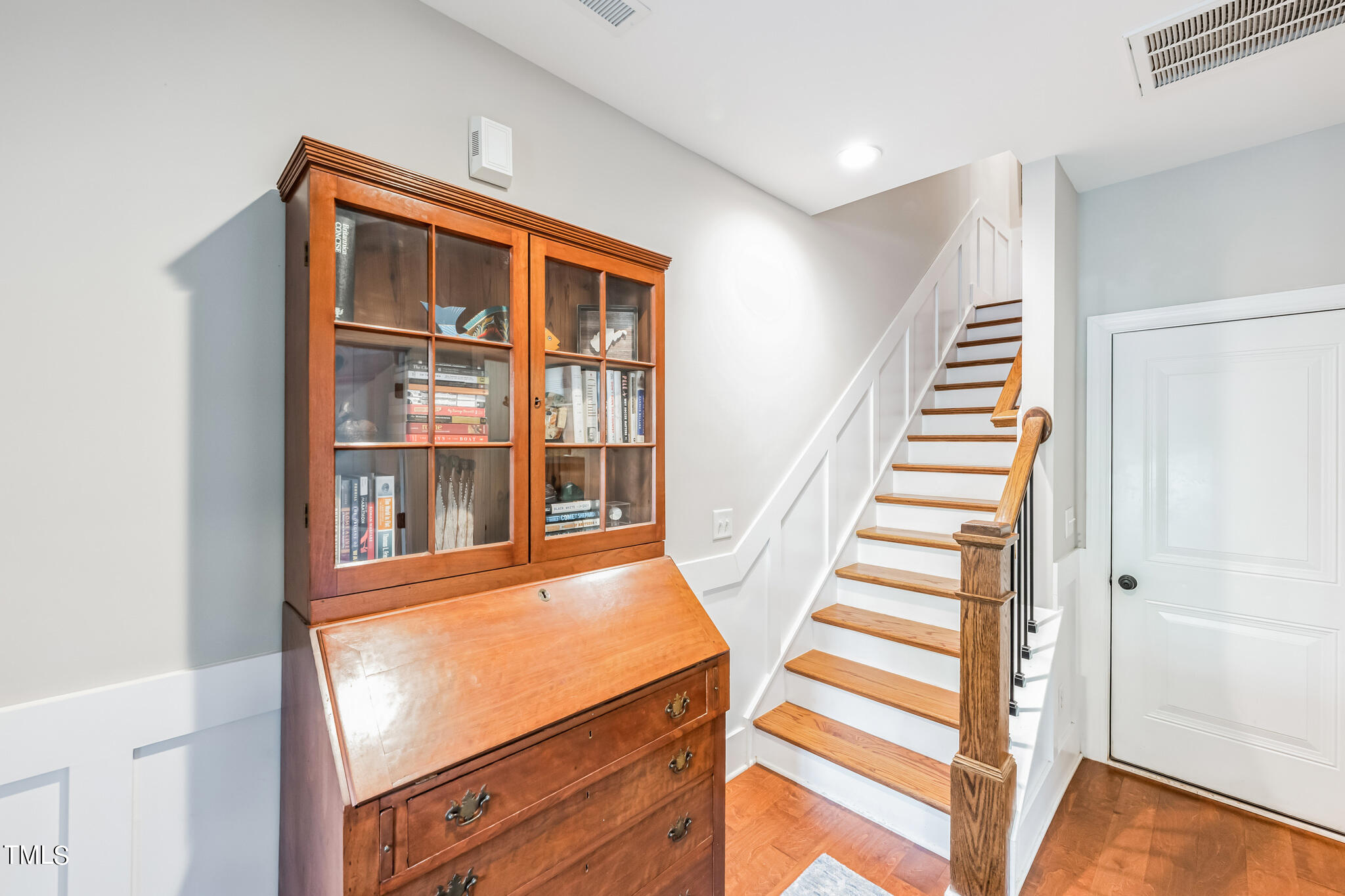 1606 Bowery Drive Raleigh, NC 27607 - Photo 4 of 40 1606_Bowery_Dr_Raleigh_NC_27607_USA-Foye