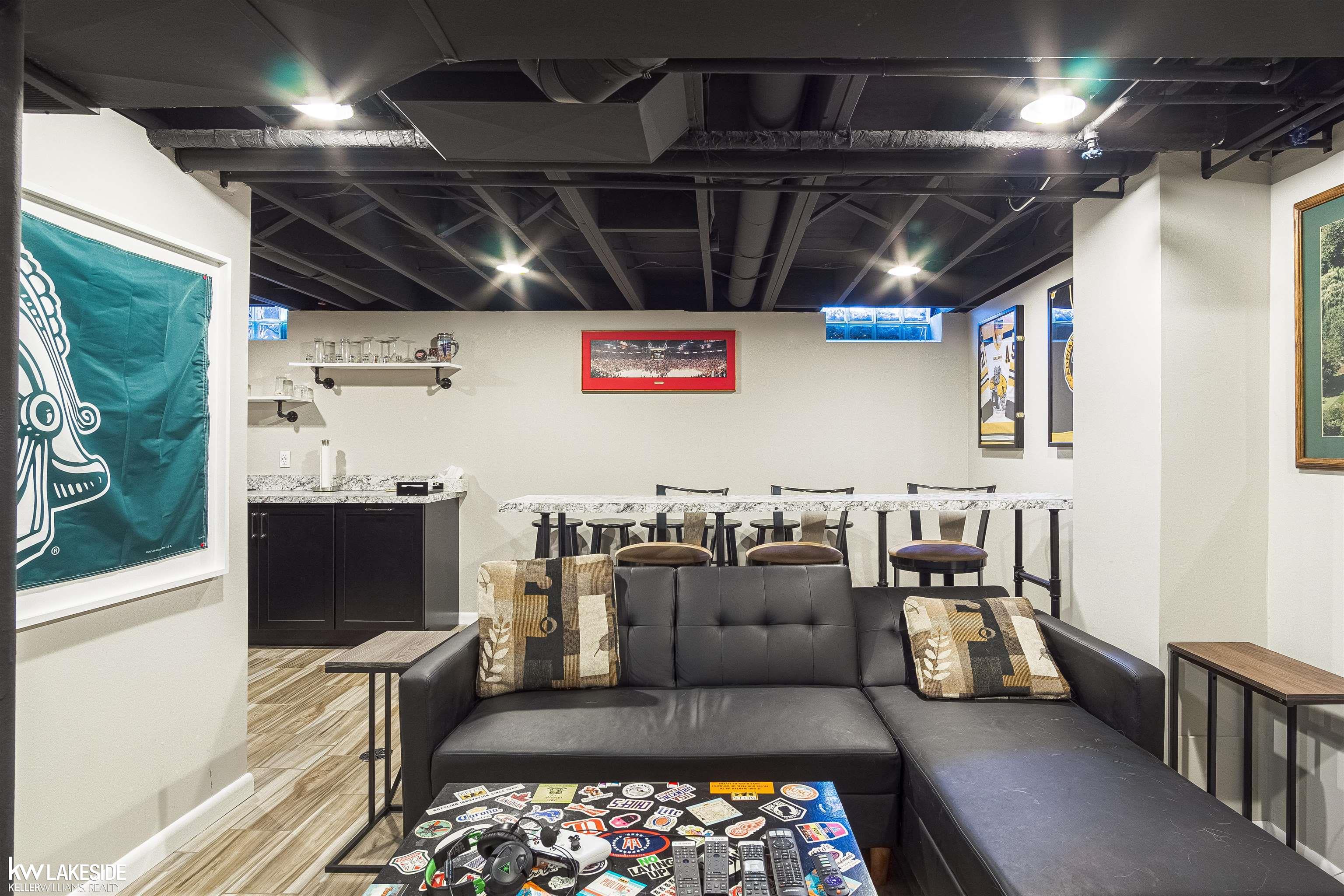 3505 Crooks Road Royal Oak, MI 48073 - Photo 32 of 39 50101847-31.JPG