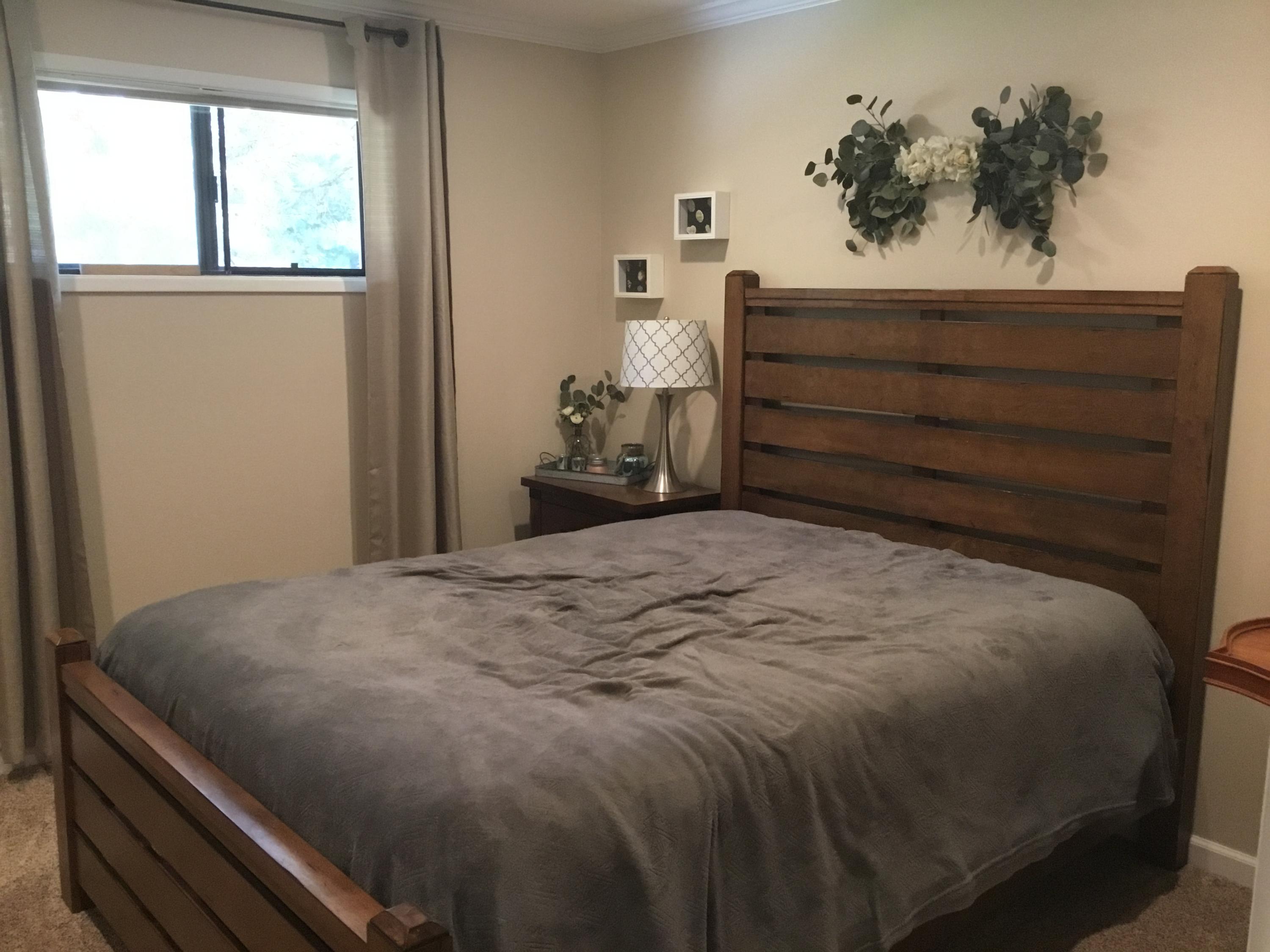 329 Southeast Craven Road Bend, OR 97702 - Photo 14 of 23 Craven Guest bed