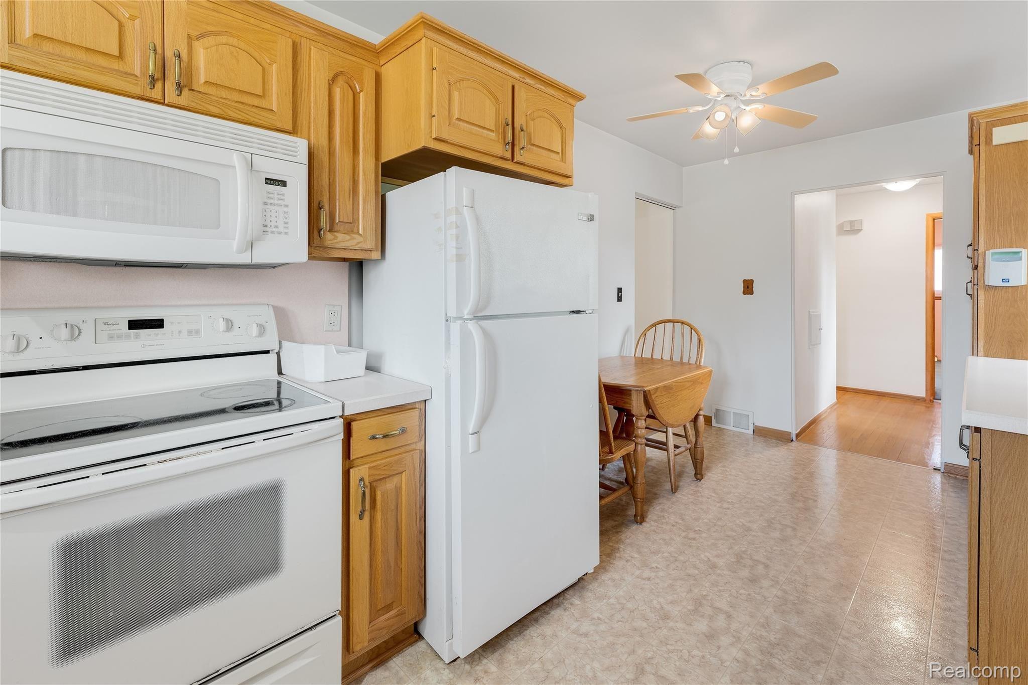 4593 Valley Road Trenton, MI 48183 - Photo 7 of 27 ALL APPLIANCES INCLUDED