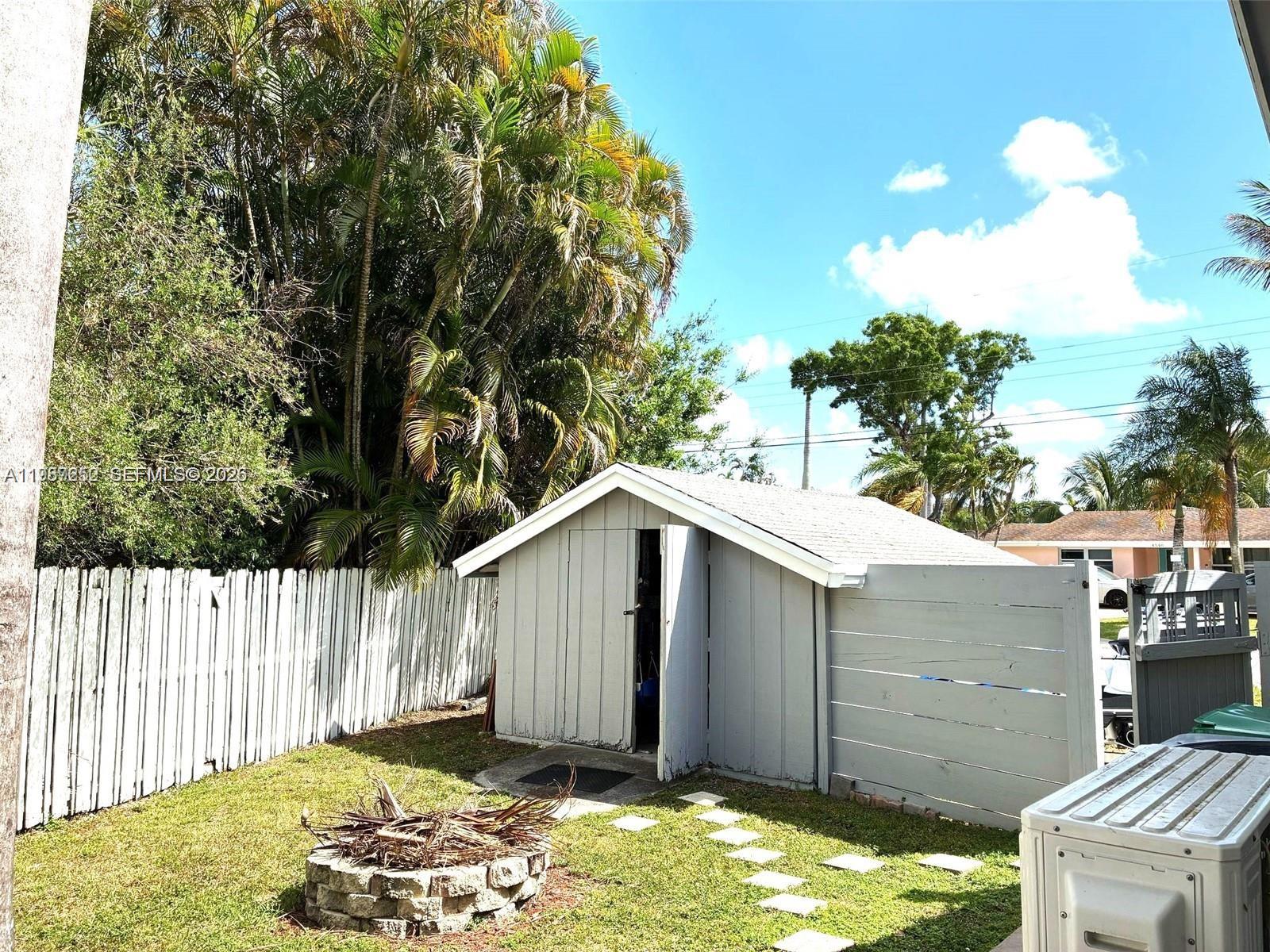 4541 Southwest 28th Terrace Dania Beach, FL 33312 - Photo 7 of 9 a backyard of a house
