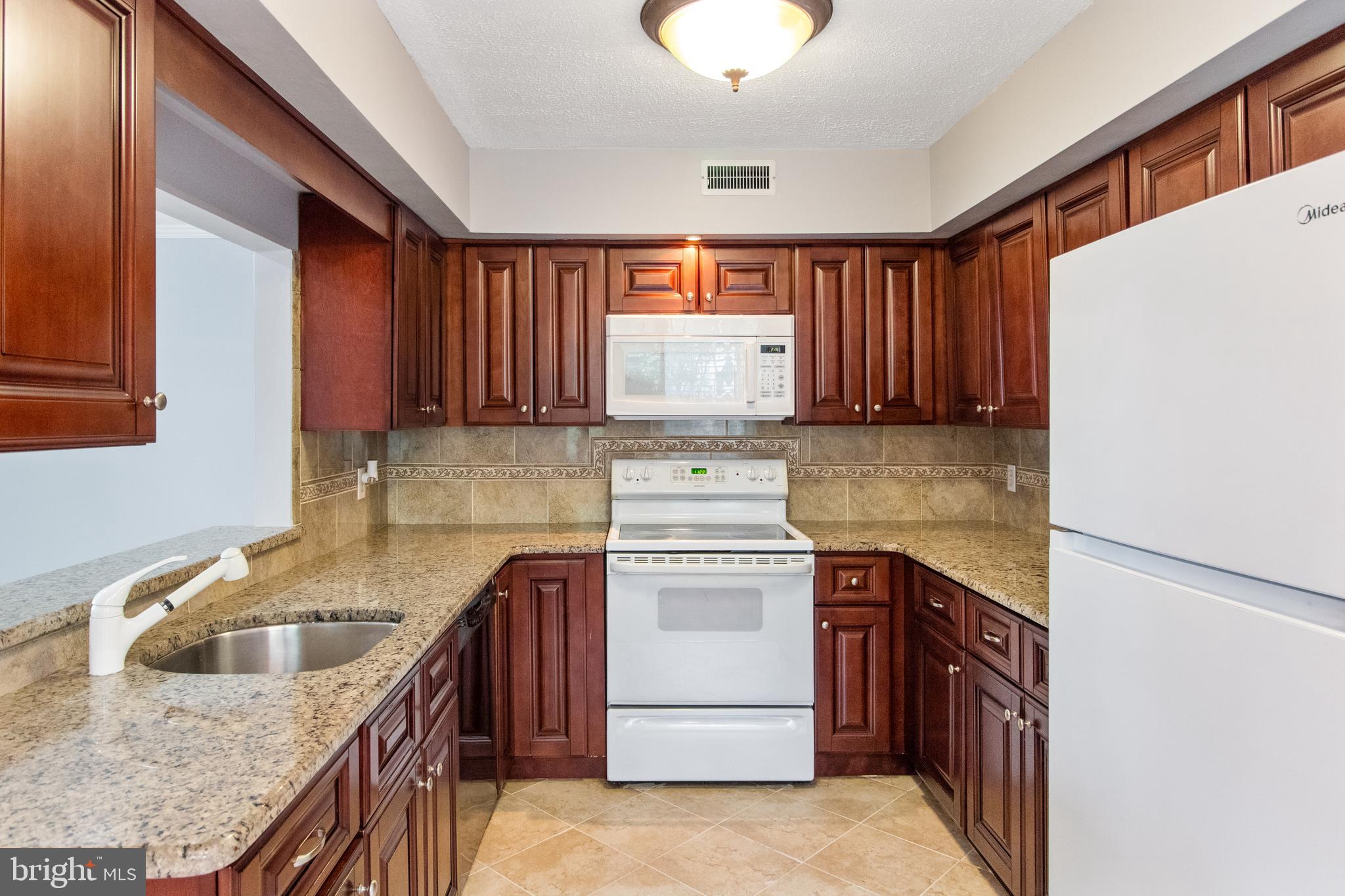 505 Gregorys Way Voorhees, NJ 08043 - Photo 3 of 15