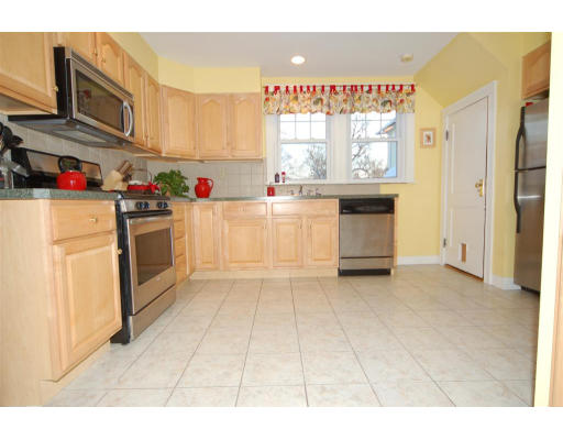 127 Playstead Road Medford, MA 02155 - Photo 8 of 20 Gallery Image 8