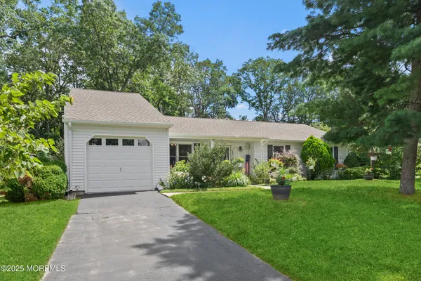 $599,900 | 7 Lamp Post Court, Howell, NJ 07731