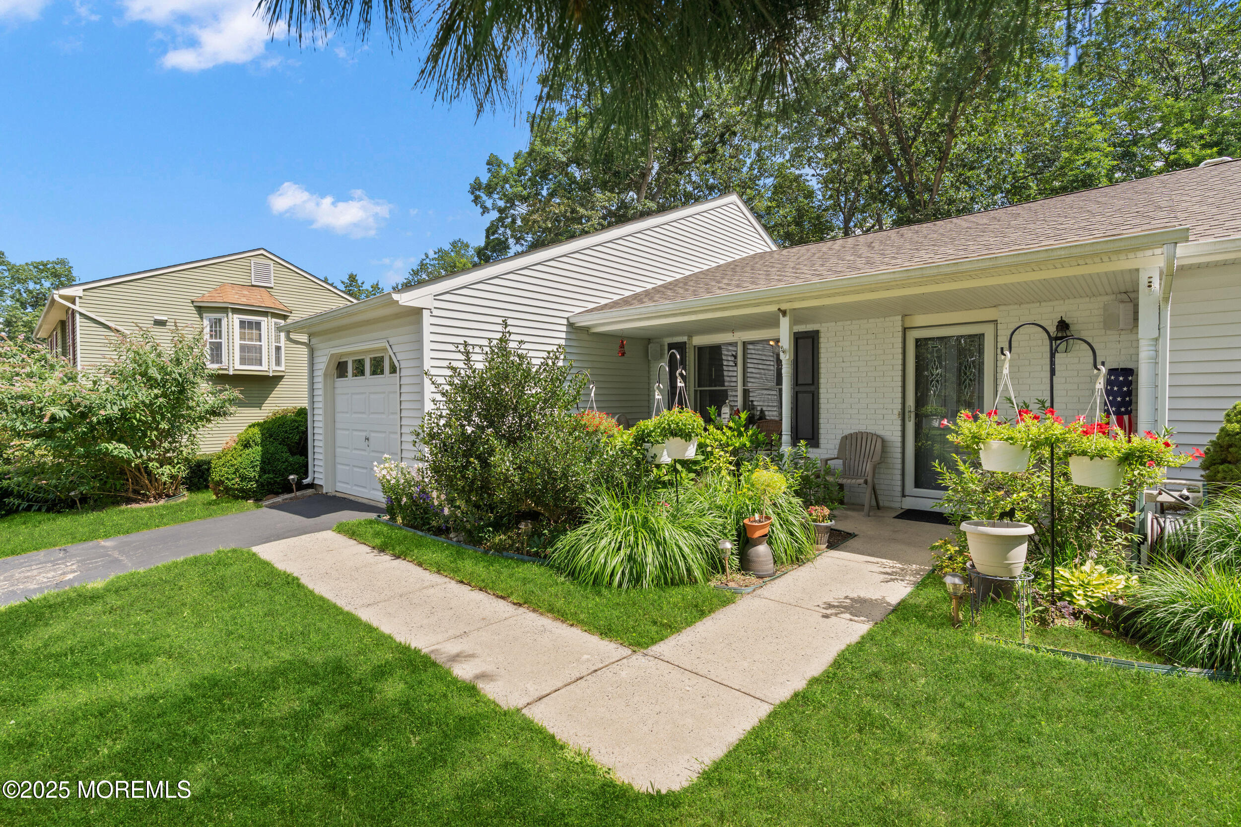 7 Lamp Post Court Howell, NJ 07731 - Photo 5 of 28 014