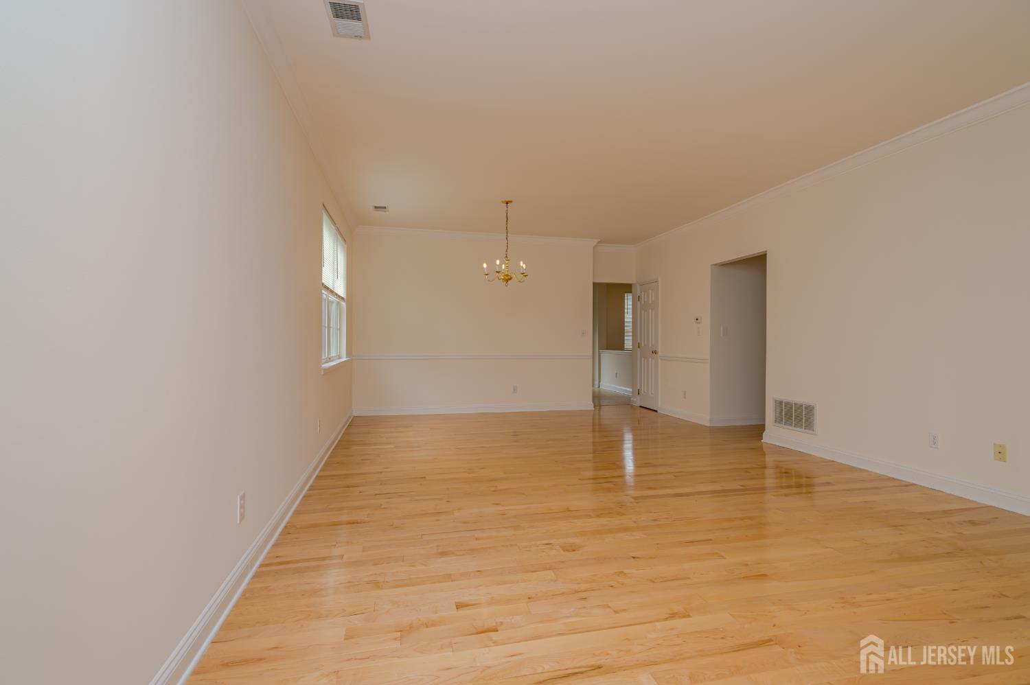 71 Manley Road Pennington, NJ 08534 - Photo 4 of 28