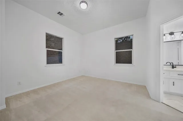 a view of a livingroom with furniture and a ceiling fan