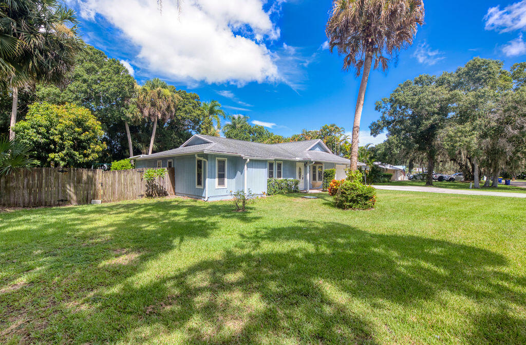 6856 Southwest Chase Court Stuart, FL 34997 - Photo 3 of 45 Exterior