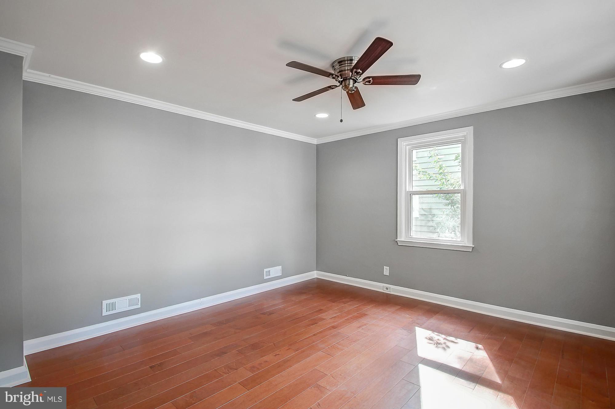 4227 Harcourt Road Baltimore, MD 21214 - Photo 2 of 30 Living Room