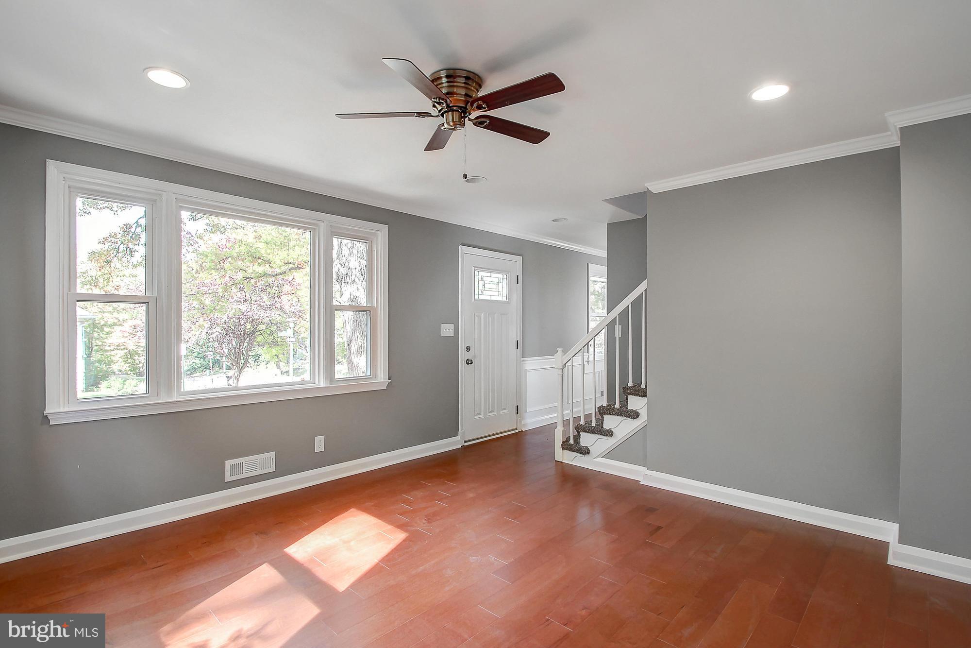 4227 Harcourt Road Baltimore, MD 21214 - Photo 4 of 30 Living Room