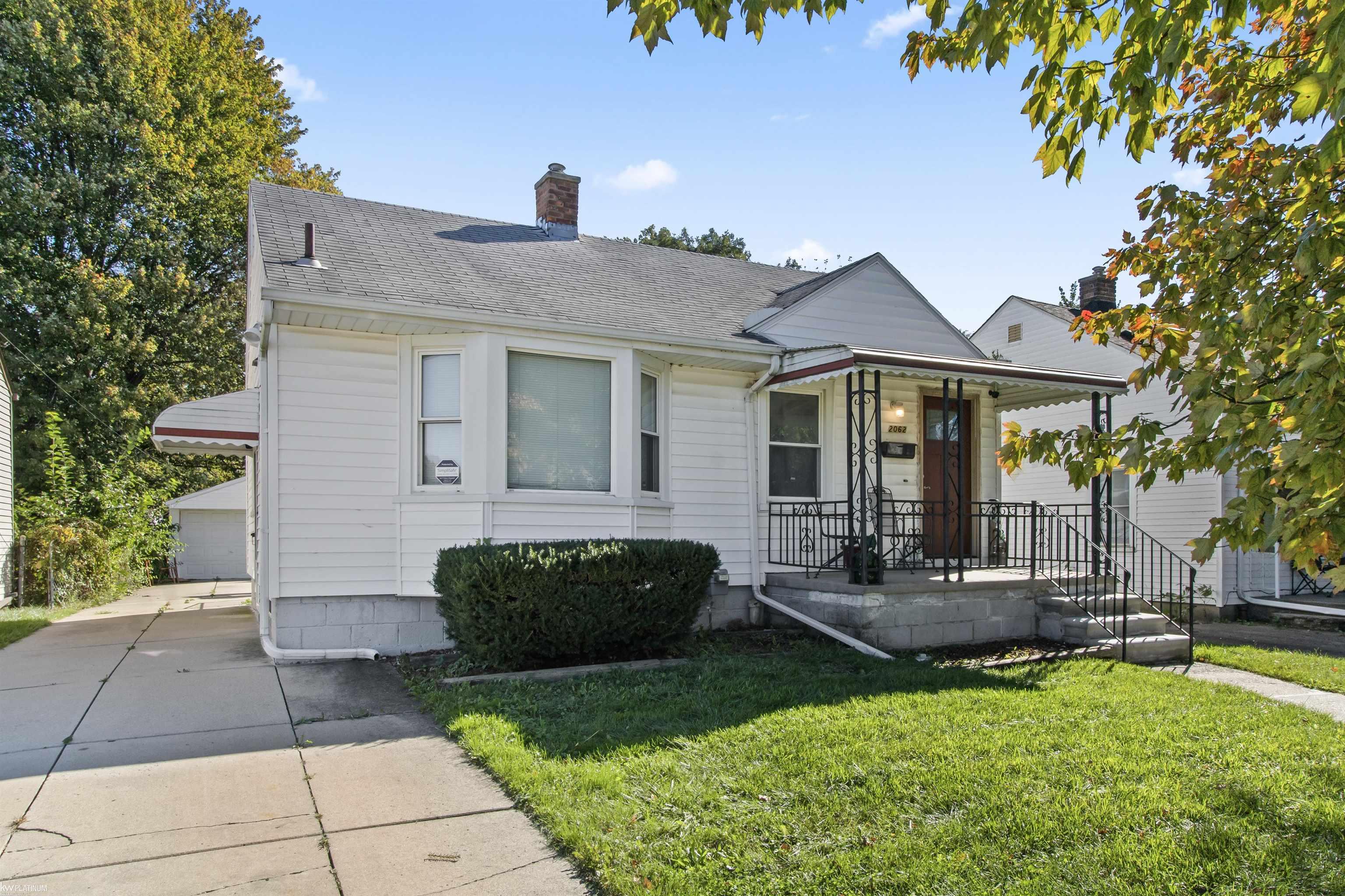 22062 Rausch Avenue Eastpointe, MI 48021 - Photo 3 of 23