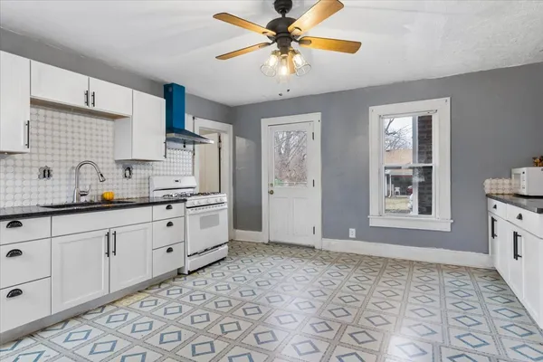 $117,000 | 1404 Benton Street, Rockford, IL 61107