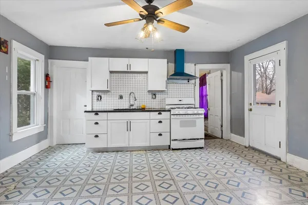 $117,000 | 1404 Benton Street, Rockford, IL 61107