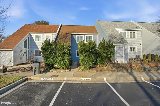 $3,600 | 1528 Goldenrain Court, Reston, VA 20190