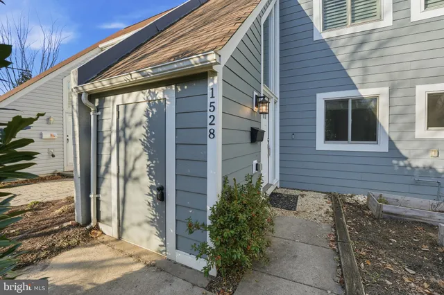 $3,600 | 1528 Goldenrain Court, Reston, VA 20190