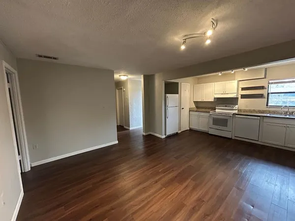 $1,200 | 2811 Southwest Archer Road, Unit C18, Gainesville, FL 32608