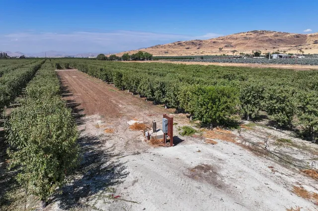$980,000 | 23667 East Dinuba Avenue, Dinuba, CA 93618