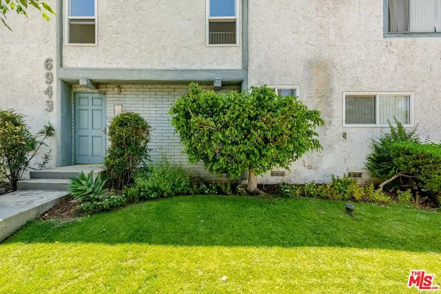 $2,795 | 6941 Hazeltine Avenue, Van Nuys, CA 91405