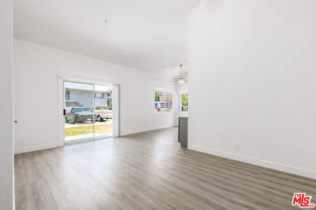 $2,795 | 6941 Hazeltine Avenue, Van Nuys, CA 91405