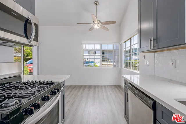 $2,795 | 6941 Hazeltine Avenue, Van Nuys, CA 91405