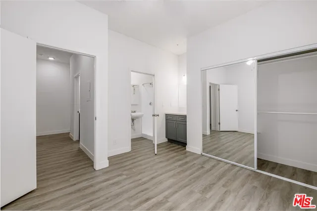 $2,795 | 6941 Hazeltine Avenue, Van Nuys, CA 91405